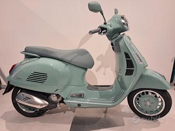 Vespa GTS 300 hpe 80° anniversario