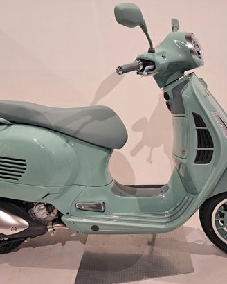 Vespa GTS 300 hpe 80° anniversario