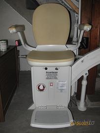 Montascale Acorn per scala curva