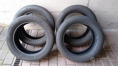 Gomme 215 55 R17 estive
