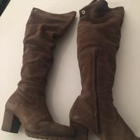 Stivali scamosciati al ginocchio