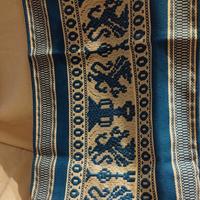 Runner da tavolo in cotone con nappe e ceramiche 