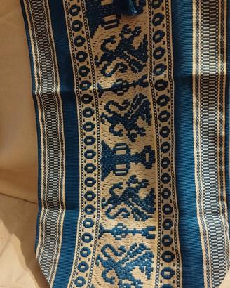 Runner da tavolo in cotone con nappe e ceramiche 