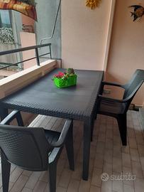 Tavolo e 4 sedie