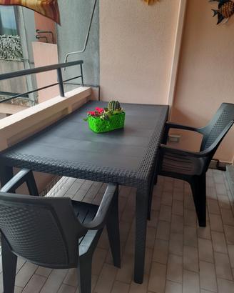 Tavolo e 4 sedie