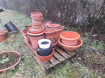 Stock 40 vasi per piante di vario tipo 