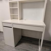 scrivania con lavagnetta magnetica 