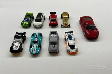 Hotwheels set 8 macchinine + 1 più grande