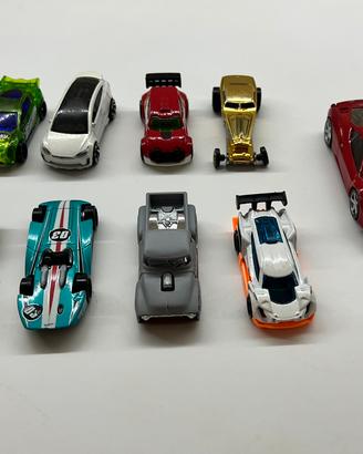 Hotwheels set 8 macchinine + 1 più grande