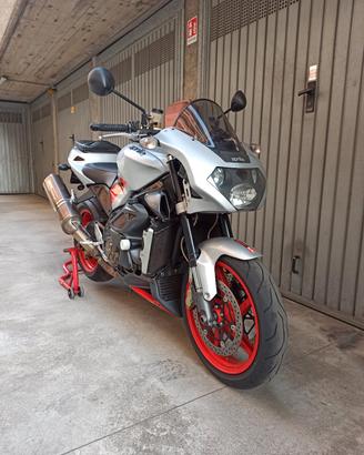 Aprilia Tuono V2