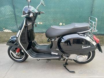 Vespa 300 GTS  Solo 6000 km Nuova