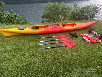 KAYAKS