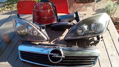Opel Zafira B fanali anteriori fanale posteriore,