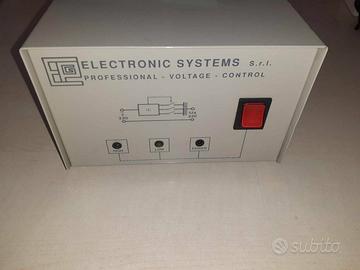 Stabilizzatore C.A. per elettrodomestici a 220 V