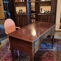 scrivania in legno di noce massello e sedia 