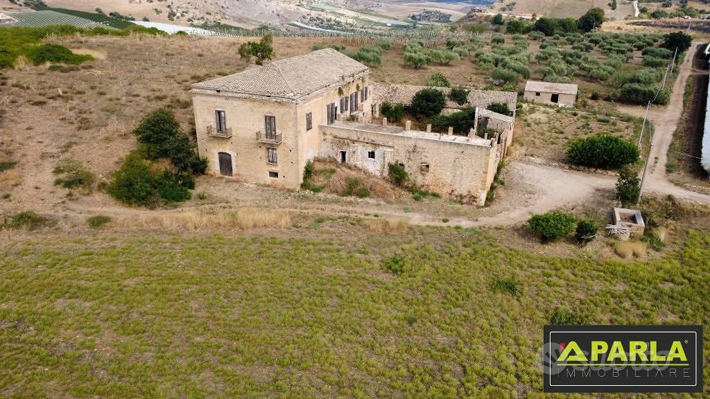 Rustico / Casale di 11400 m² con più di 5 locali a - Vista 4