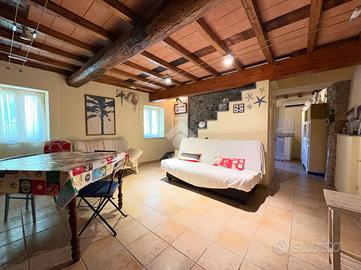 CASA DI CORTE A MASSA