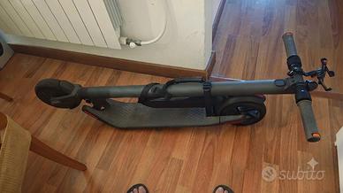 Monopattino Elettrico Ninebot Segway ES2 + Batteri