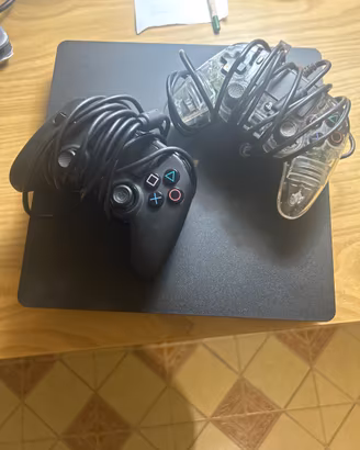 PlayStation 4 1 TB  + 2 control