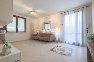 PORZIONE DI BIFAMILIARE CON GIARDINO