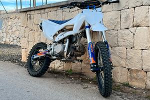 Pit bike