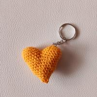 portachiavi a cuore arancione