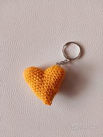 portachiavi a cuore arancione