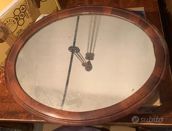 Specchio ovale d’epoca anni ‘20 in legno massiccio