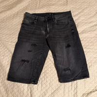 jeans regular corti neri strappati