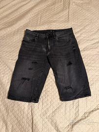 jeans regular corti neri strappati