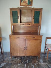 Credenza vintage in legno con vetri colorati