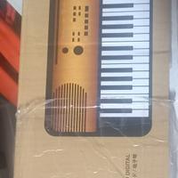 Pianola Yamaha PSR-E360MA