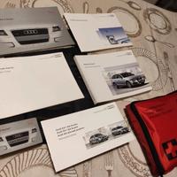 Audi manuali completi + kit soccorso originale. 