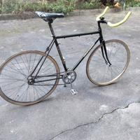 bici corsa scatto fisso pronta all'uso 