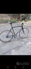 bici corsa scatto fisso pronta all'uso 