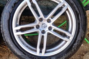 cerchi porsche gomme pirelli p zero 