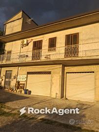 Casa indipendente di 160 m² con 3 locali e box aut