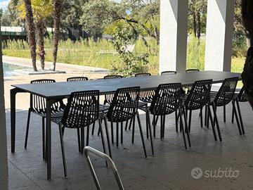 Tavolo da esterno con 12 sedie