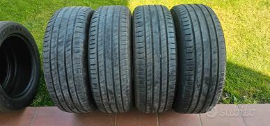 4 gomme 235 65 17 Michelin a 85 %