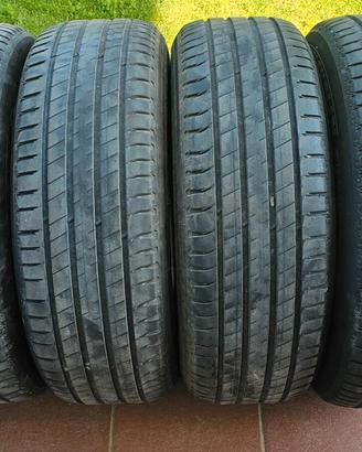 4 gomme 235 65 17 Michelin a 85 %