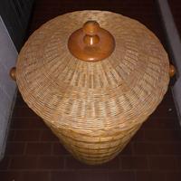 cesto per bucato in vimini