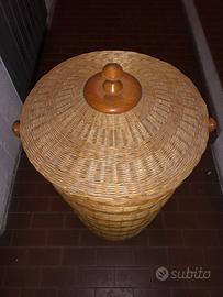 cesto per bucato in vimini