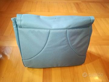 Borsa Einaudi a tracolla