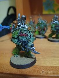 14 modellini Warhammer 