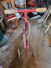 Triciclo vintage rosso