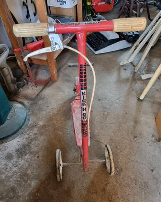 Triciclo vintage rosso