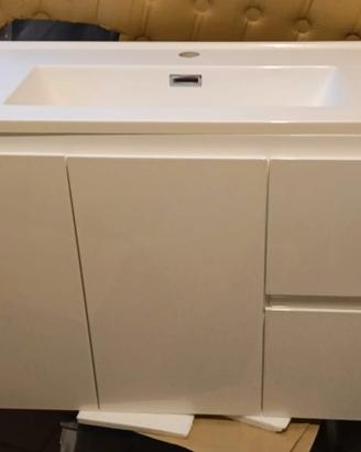 Mobile bagno sospeso e lavabo