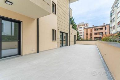 Appartamento di 170 m² con 4 locali e box auto a M