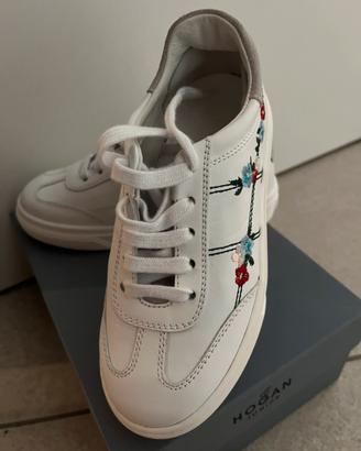 Scarpa bimba, HOGAN, bianca con ricamo fiori