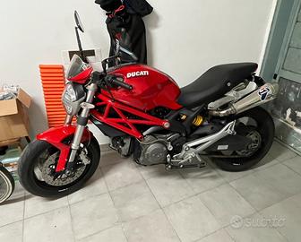 Ducati Monster 696